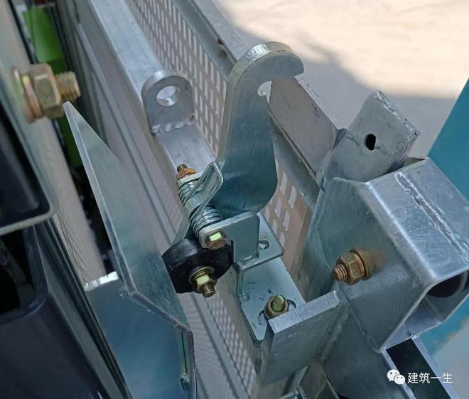 施工升降机自检验收_升降货梯如何正确的安装在地坑中_施工升降机安装前准备