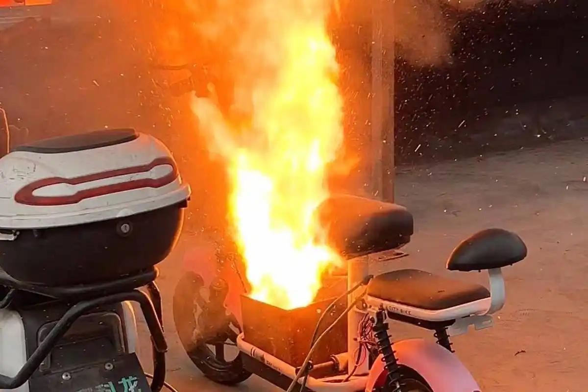 如何预防液压升降货梯的高温故障_锂电池进电梯安全规定_锂电池火灾事故案例分析