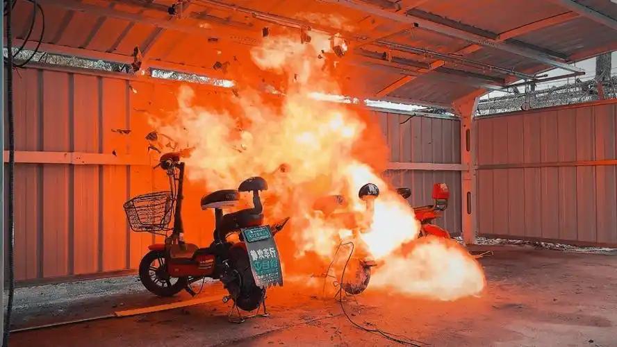 如何预防液压升降货梯的高温故障_锂电池进电梯安全规定_锂电池火灾事故案例分析