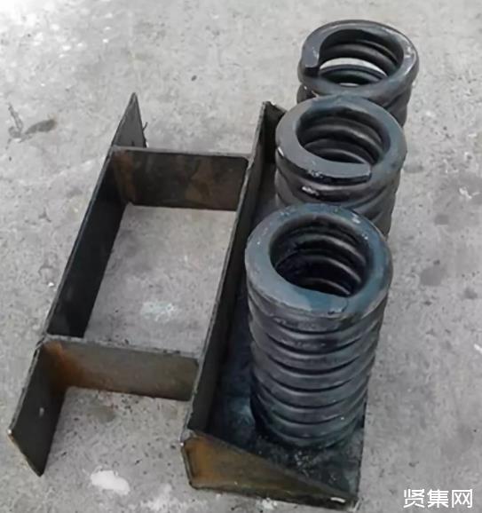 施工升降机安全保护装置_液压升降货梯的门如何防护_施工升降机安全通病及防治措施