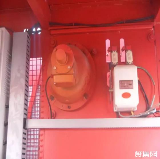 施工升降机安全通病及防治措施_液压升降货梯的门如何防护_施工升降机安全保护装置