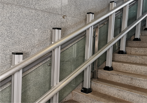 链轮驱动斜挂式轮椅升降平台_无障碍轮椅升降机_智能折叠轮椅升降平台