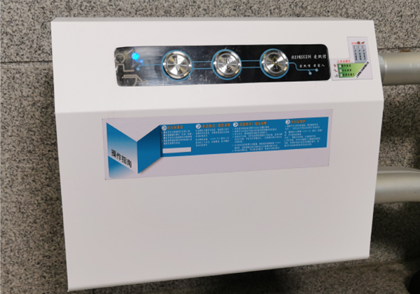 智能折叠轮椅升降平台_无障碍轮椅升降机_链轮驱动斜挂式轮椅升降平台