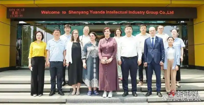 太炸了！成都别墅装电梯，早看早享受，错过拍大腿